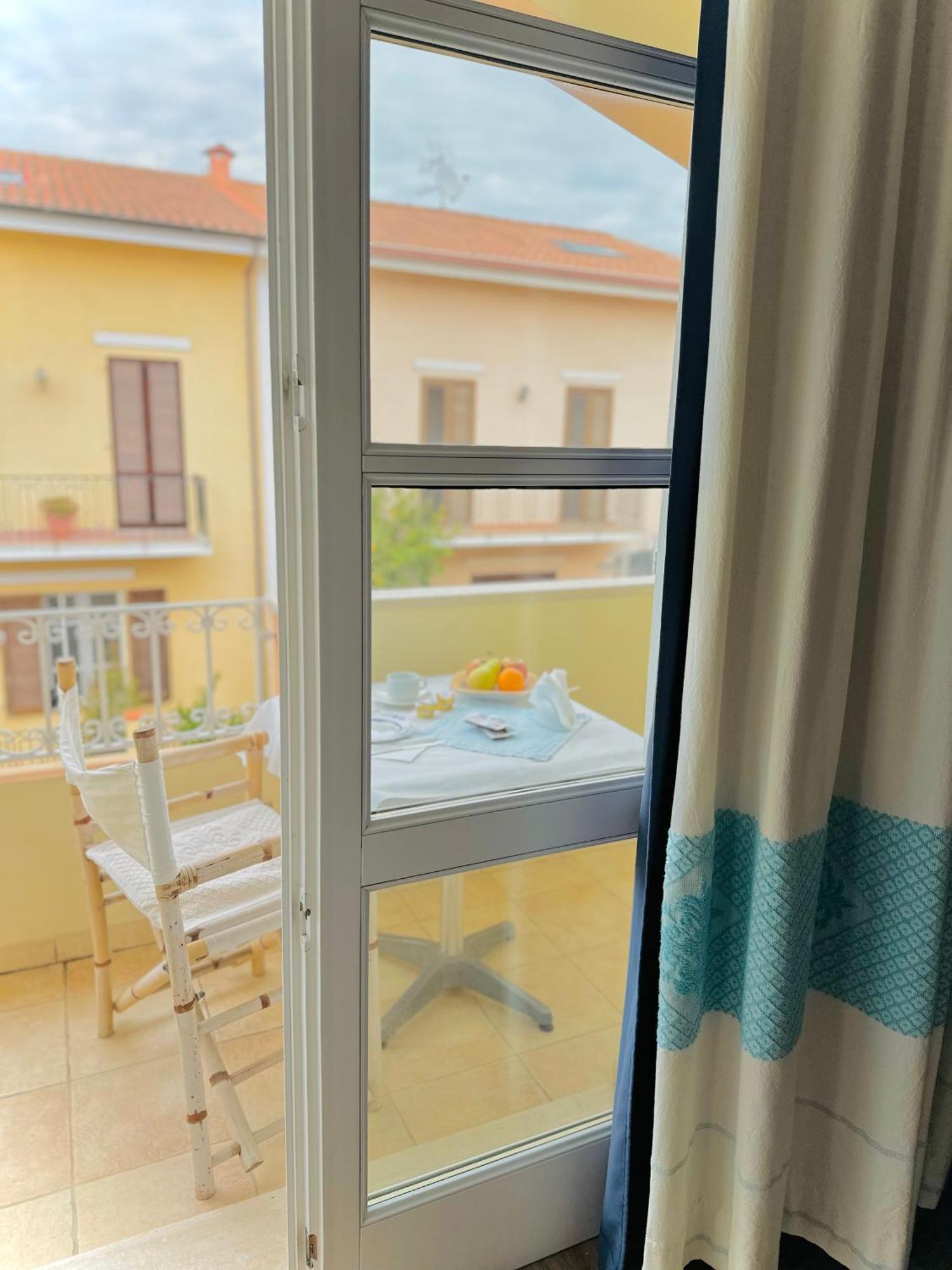 B&B Tre - Rooms & Relax Ористано Экстерьер фото